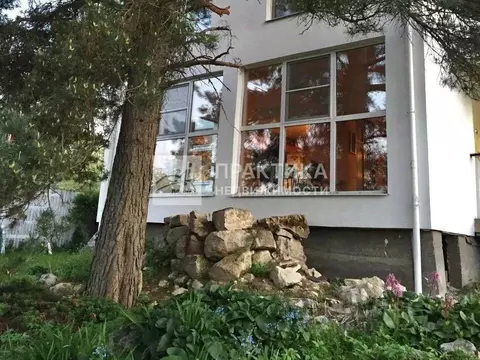 Дом в Калужская область, Малоярославецкий район, Ильинское с/пос, д. ...