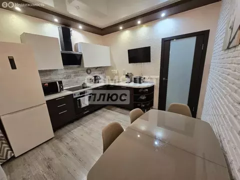 2-комнатная квартира: Озерск, микрорайон Заозёрный, 12 (71.2 м)