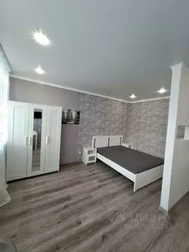 Студия Тюменская область, Тюмень ул. Тимофея Чаркова, 83 (34.0 м)