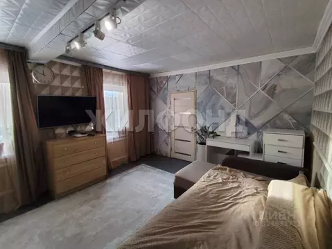 Дом в Алтайский край, Барнаул городской округ, Ползуново ст. ул. ...