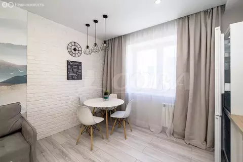 3-комнатная квартира: Тюмень, улица Мельникайте, 32 (79 м)