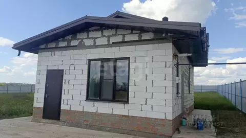 Дом в Курская область, Курский район, Моковский сельсовет, д. Гремячка ...