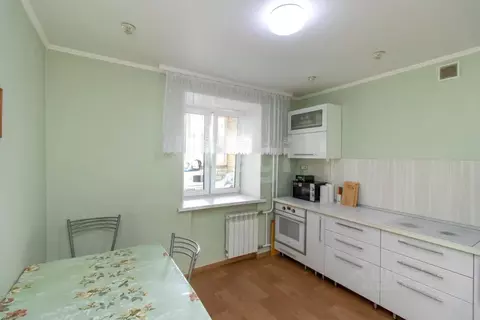 2-к кв. Тюменская область, Тюмень ул. Избышева, 8 (66.0 м)