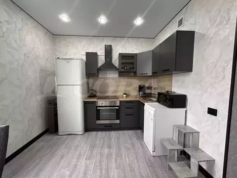 2-к кв. Тюменская область, Тюмень ул. Краснооктябрьская, 8 (61.0 м)