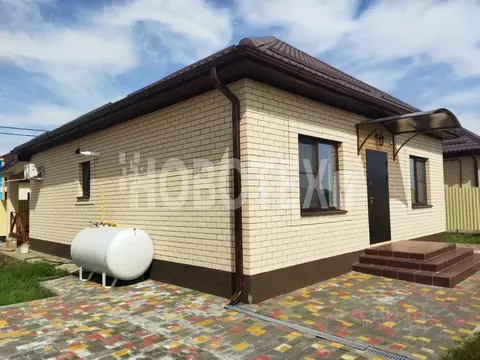 Дом в Краснодарский край, Динской район, Новотитаровская ст-ца ул. ...