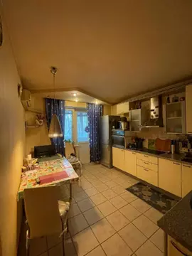 Продается 3-комнатная квартира