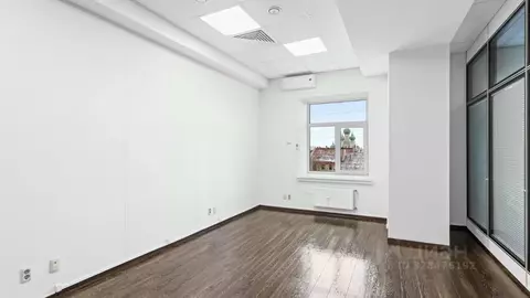 Офис в Санкт-Петербург 7-я Васильевского острова линия, 76 (22 м)