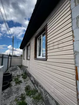 Дом в Свердловская область, Среднеуральск ул. Калинина (90 м)