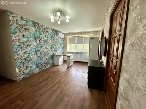 4-комнатная квартира: Стерлитамак, улица Комарова, 6 (61.8 м)
