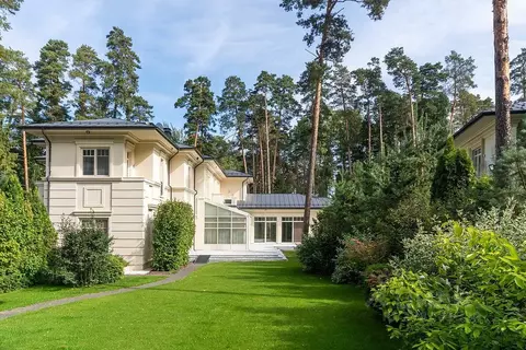 Коттедж в Московская область, Одинцовский городской округ, д. Жуковка, ...