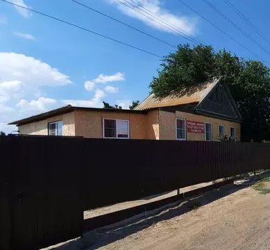 Дом в Астраханская область, Приволжский район, с. Карагали ул. ...
