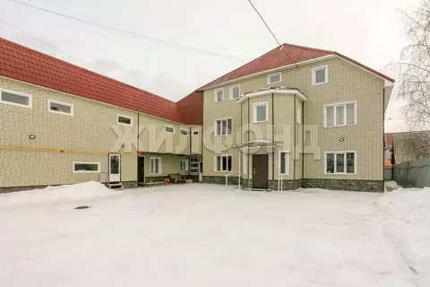 Помещение свободного назначения в Алтайский край, Барнаул ул. Есенина, ...