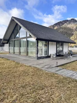 Дом в Алтай, Чемальский район, Узнезинское с/пос, Вилладж Парк Катунь ...