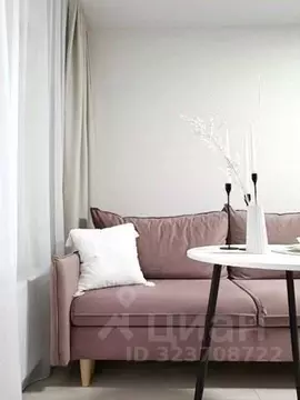 Студия Санкт-Петербург бул. Александра Грина, 4 (26.8 м)