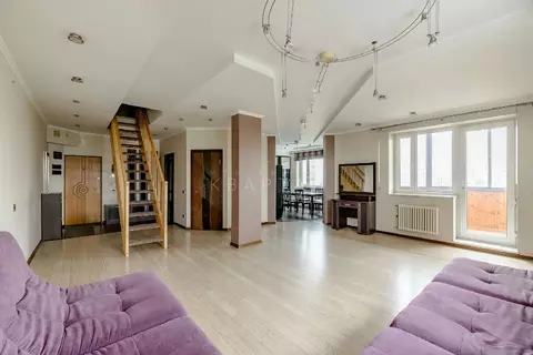 Продается 4-комнатная квартира