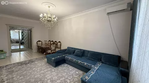 2-комнатная квартира: Махачкала, проспект Насрутдинова, 55к2 (87 м)