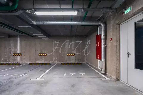 Гараж в Санкт-Петербург Октябрьская наб., 40 (15 м)