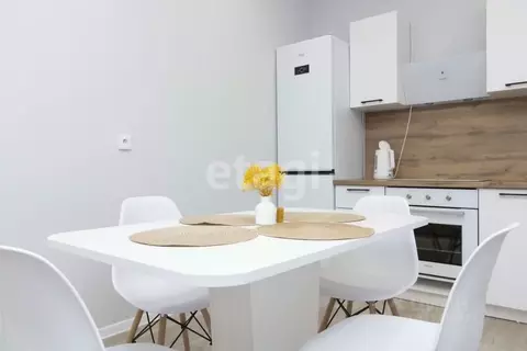 2-к кв. Тюменская область, Тюмень ул. Республики, 204к7 (52.6 м)