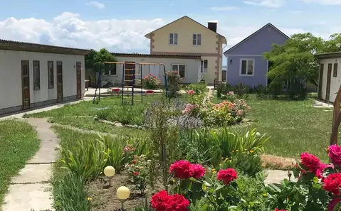 Дом в Крым, Черноморский район, Оленевское с/пос, с. Оленевка ул. ...