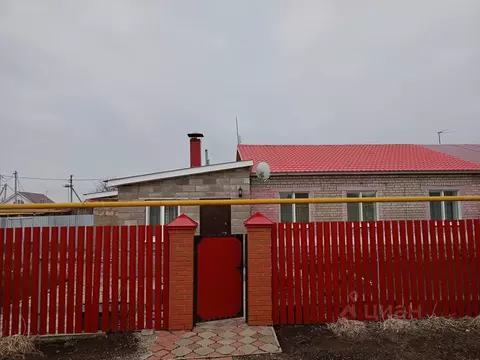 Дом в Самарская область, Кинельский район, Красносамарское с/пос, с. ...