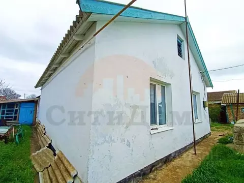 Дом в Крым, Сакский район, Ореховское с/пос, с. Червоное ул. ...