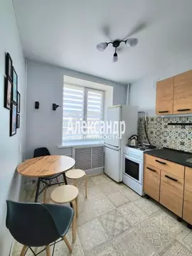 2-к кв. Ленинградская область, Кириши ул. Романтиков, 9 (42.1 м)