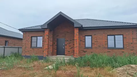 Дом в Астраханская область, Приволжский район, с. Началово ул. ...