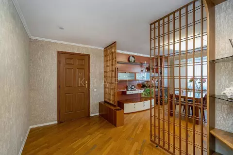 Продается 4-комнатная квартира