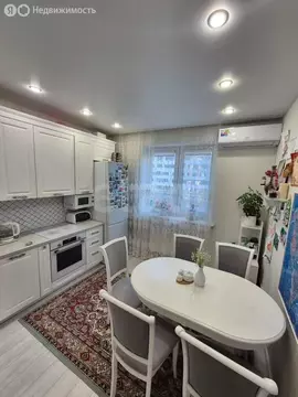 2-комнатная квартира: Тюмень, улица Бакинских Комиссаров, 3к1 (52 м)