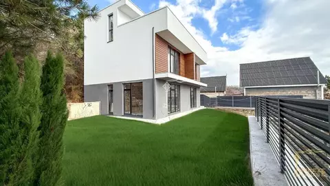 Дом в Крым, Ялта ул. Большевистская, 33 (271 м)