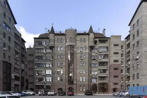 6-к кв. Тюменская область, Тюмень ул. Николая Федорова, 9 (299.4 м)