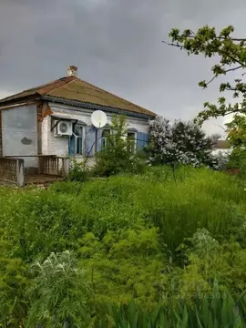 Дом в Волгоградская область, Суровикинский район, Нижнечирское с/пос, ...