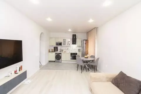 Студия Тюменская область, Тюмень ул. Семакова, 21 (38.0 м)