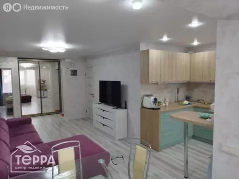 3-комнатная квартира: Евпатория, улица Дёмышева, 156 (65 м)