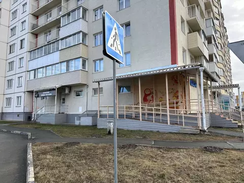 Торговая площадь в Новосибирская область, Новосибирск ул. Петухова, ...