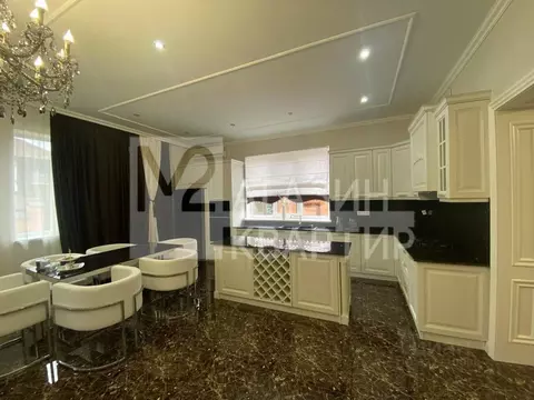 Дом в Ростовская область, Азов Азовский район, Петровский бул. (270 м)