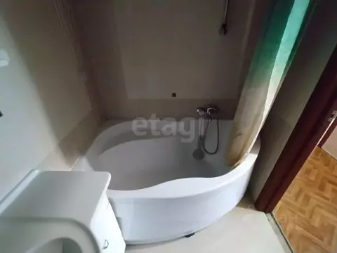 2-к кв. Тюменская область, Тюмень ул. Василия Гольцова, 2к3 (54.4 м)