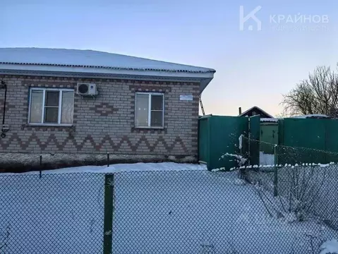 Дом в Воронежская область, Хохольский район, Петинское с/пос, с. Устье ...