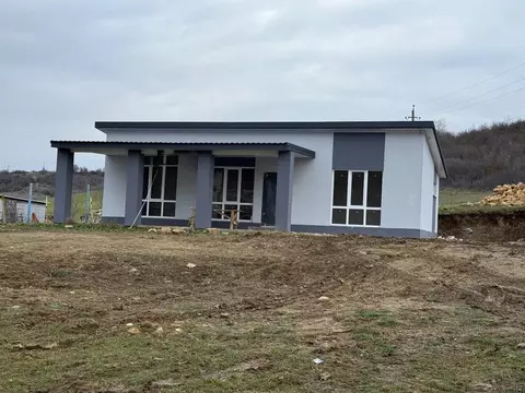 Дом в Крым, Симферопольский район, Перовское с/пос, с. Каштановое ул. ...