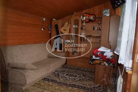 Дом в Пермский край, Губахинский муниципальный округ, Усьва рп ул. ...