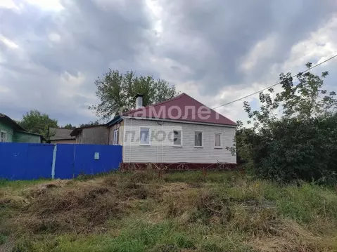 Дом в Курская область, Октябрьский район, Лобазовский сельсовет, д. ...