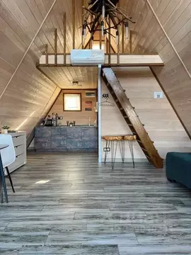 Дом в Красноярский край, Емельяновский район, Шуваевский сельсовет, ...